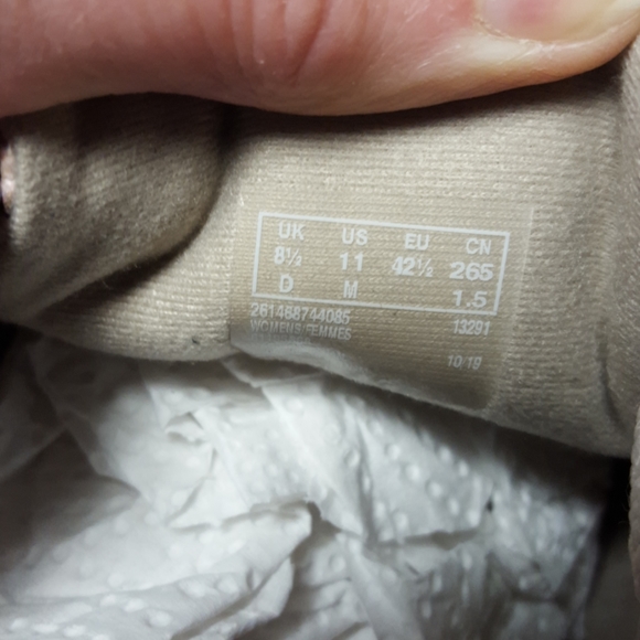 Women's Clarks LIKE NEW!! faux snakeskin shoes 11 - Picture 8 of 8